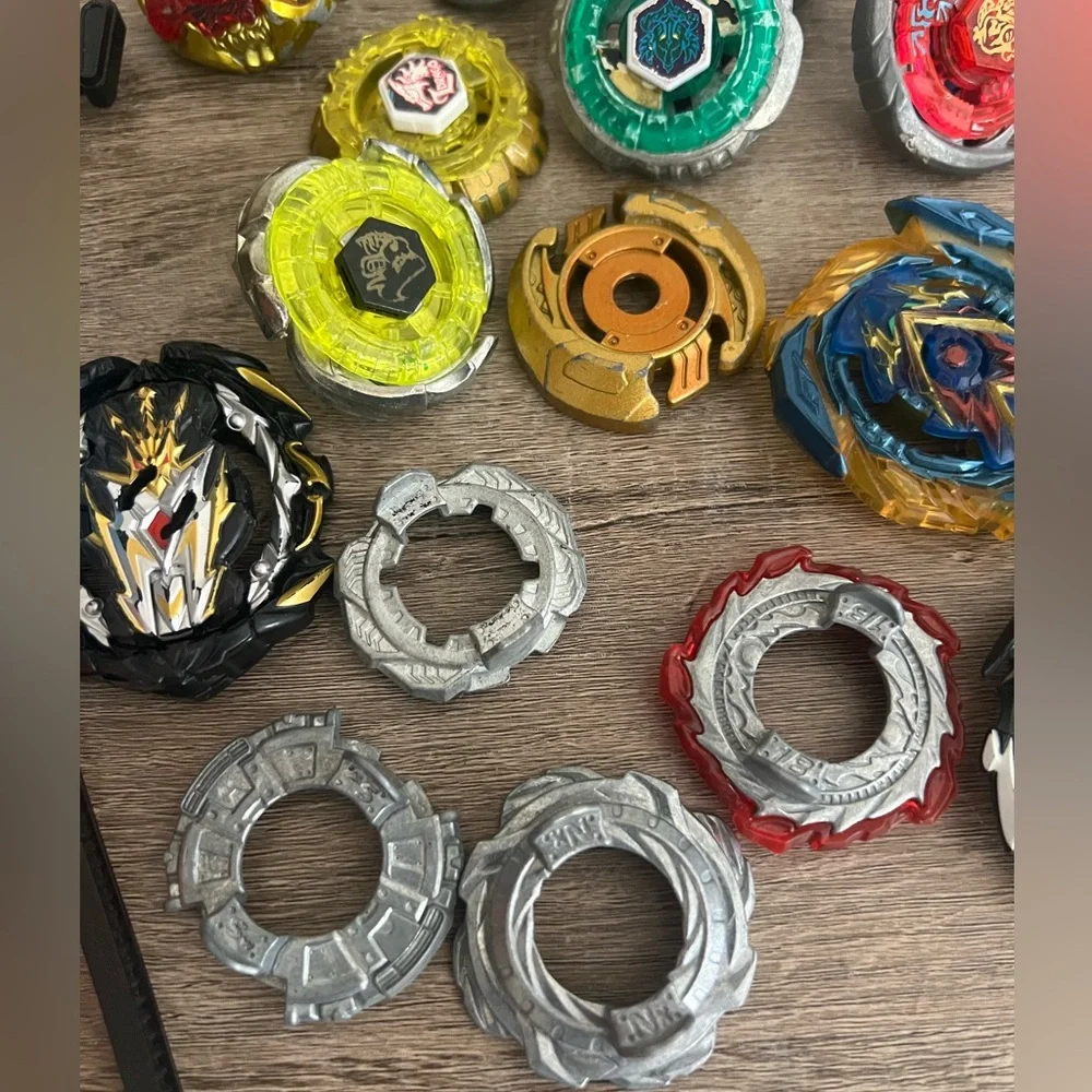 Set of Beyblades and Launcher Metal and Plastic